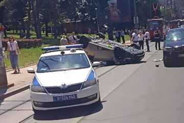 Prevrnut automobil u Požeškoj kod Doma zdravlja