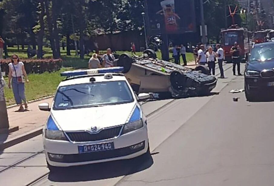 Prevrnut automobil u Požeškoj kod Doma zdravlja