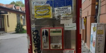 Fiksni telefoni, telefonske govornici i telefonski imenici su prošlost