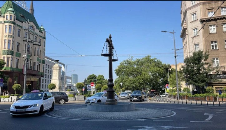 Vaga sa dva tasa osvanula na Terazijama